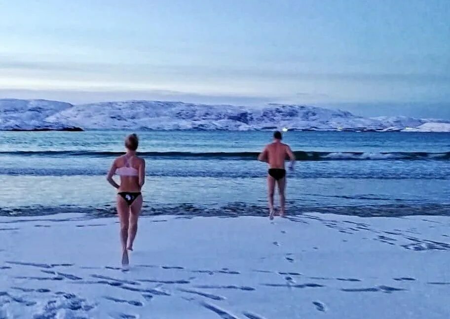 Баренцево море можно купаться. Море лаптевых курорты. баренцево море пляж. купаться в море зимой. курорты баренцева моря.