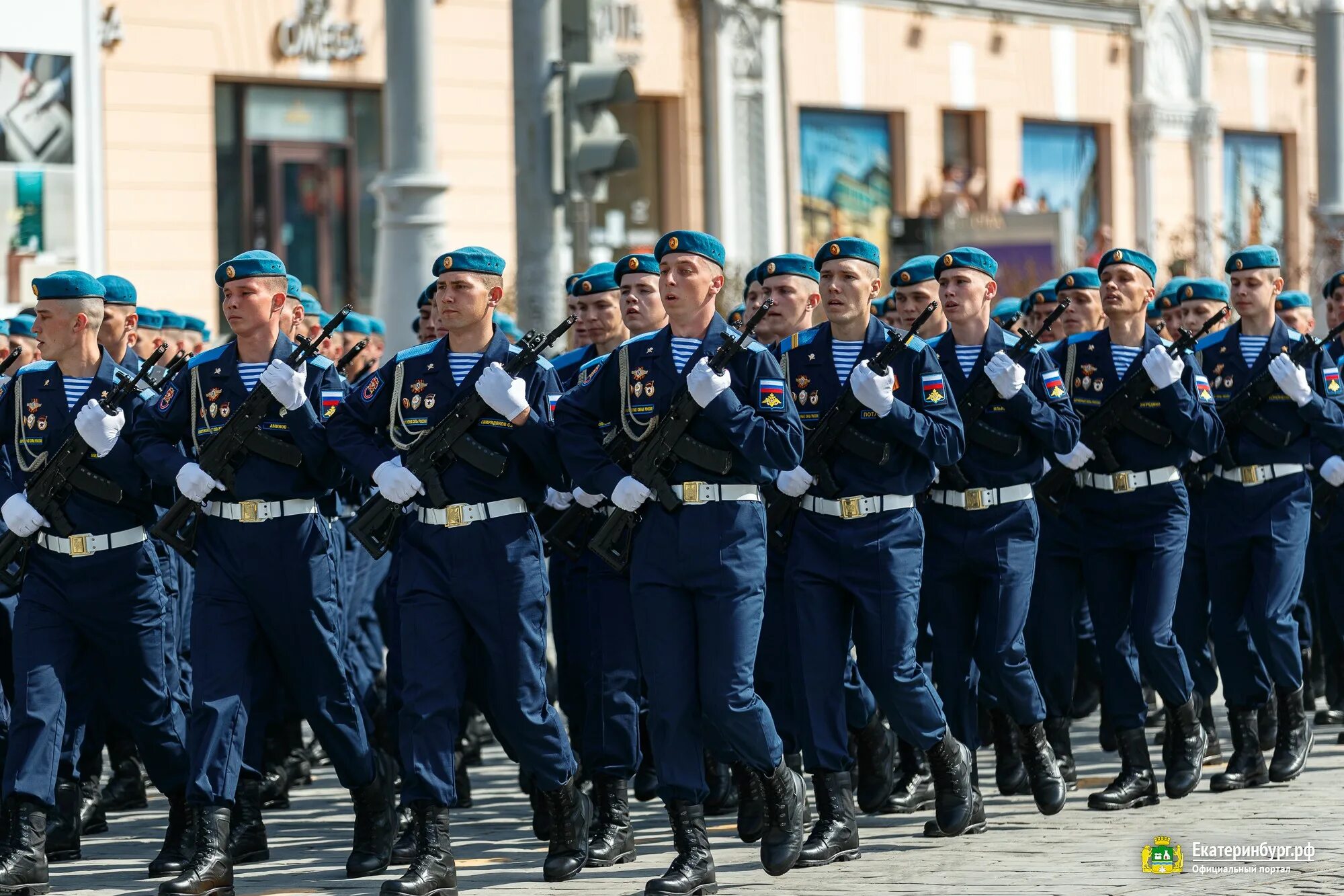 ВДВ. ВДВ войска. Десантные войска России. Десантники на параде.