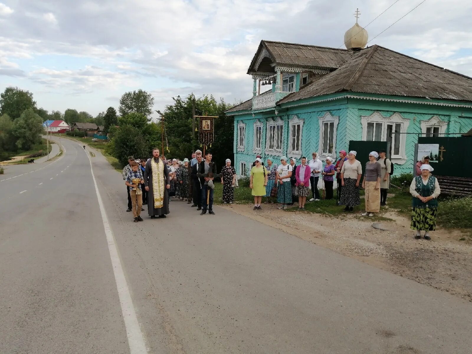 Погода в валамазе красногорского. Церковь Святой Троицы Валамаз настоятель. Деревня Валамаз Удмуртия. Поселок Валамаз Красногорский район Удмуртия. Красногорское Валамаз.