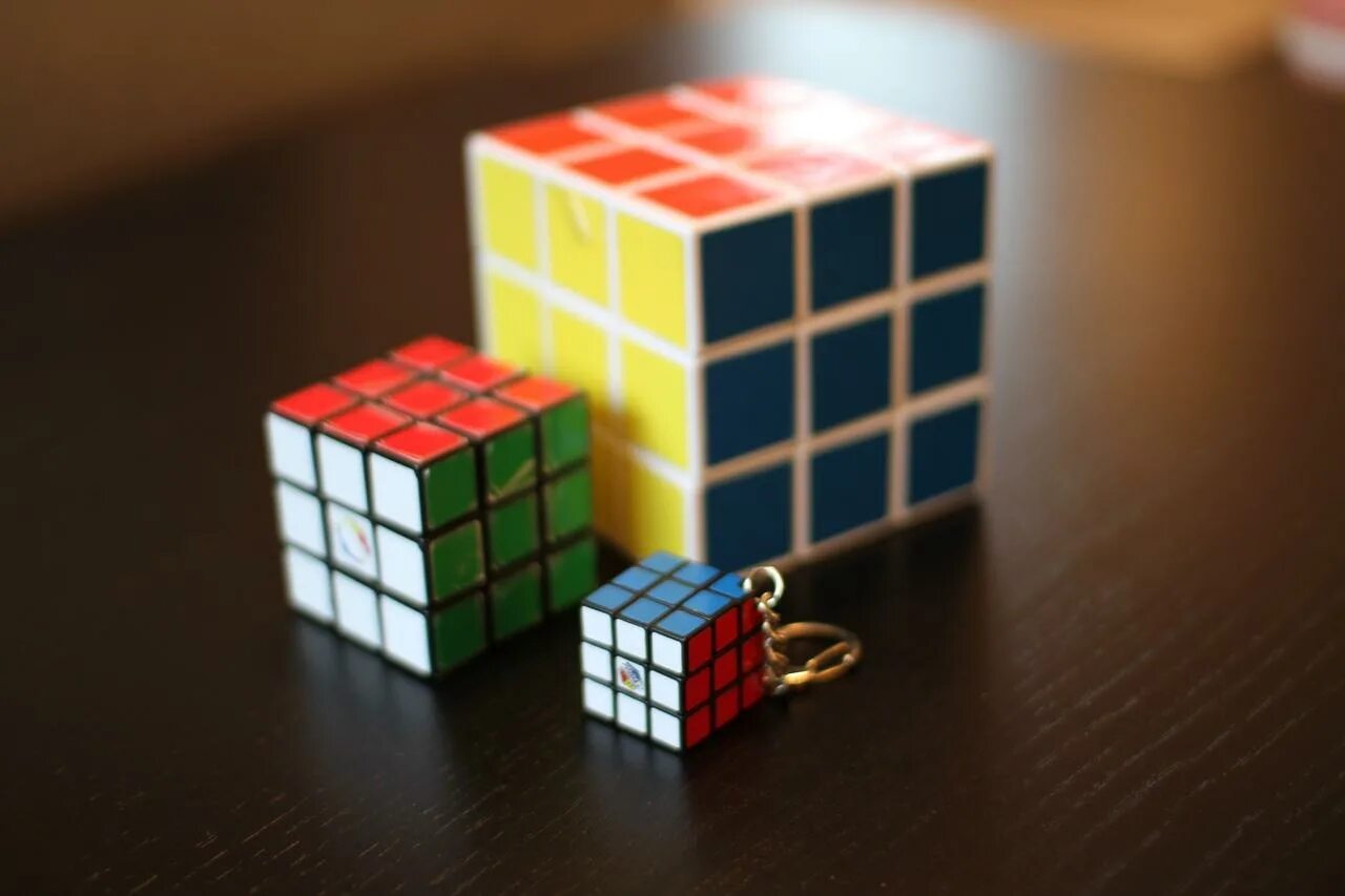 Кубик кубик раз два три. Кубик рубик. Прозрачный кубик Рубика 3х3х3. Кубир рубик. Кибик рубик.