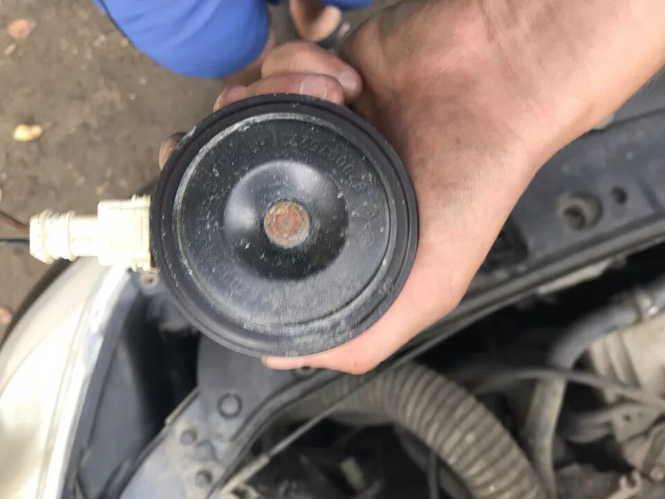 Сигнал логан 1. Звуковой сигнал рено логан 1. рено логан 1 гудок сигнала. renault symbol звуковой сигнал. звуковой сигнал рено логан 2.