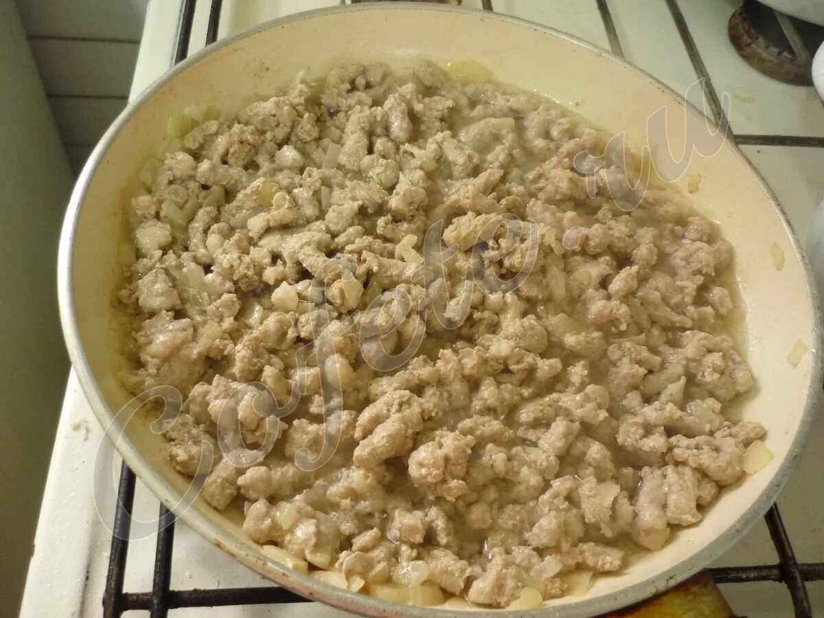 Как сделать фарш с луком. Как сделать фарш с луком. Мясной фарш для пельменей. Фарш с луком. Куриный фарш с луком.