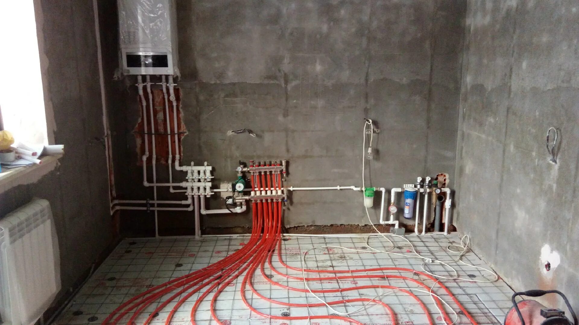 Монтаж тёплого пола электрического. Отопление в частном доме. Ладом отопление. Ооо л. Система отопление евро.