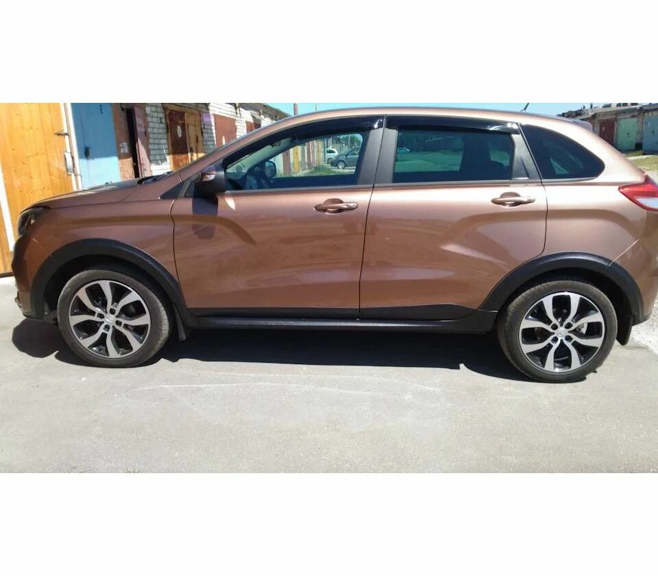 Пороги на geely coolray. Икс рей диски 17 дюймов на xray cross. Молдинги икс рей. Молдинг на двери икс рей. Молдинги икс рей.