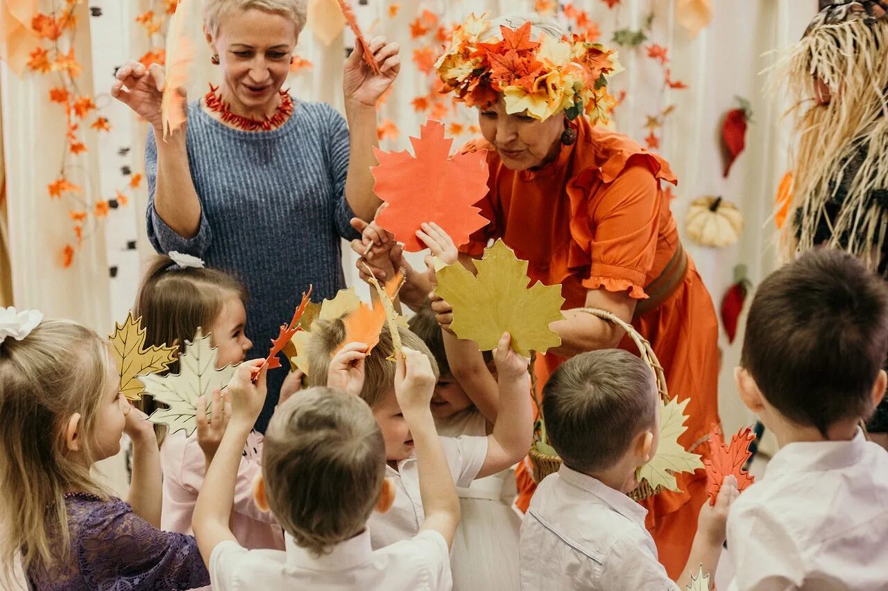 Праздник осени. Праздник осени в детском. Праздник осени в саду. Осенние праздники в детском саду.