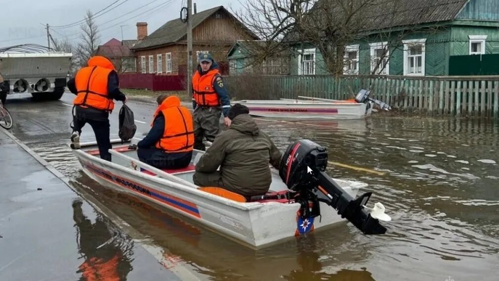 Паводок брянск. Половодье Брянск 2023. Паводок Брянск 2023. Наводнение паводок. Брянск паводок.