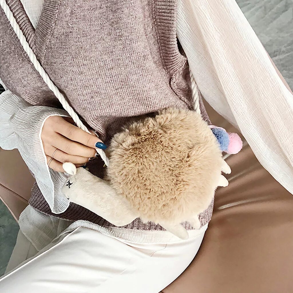 Зара сумка лама. Рюкзак игрушка альпака. Альпака сумка. Сумка с альпакой. Альпака сумка.