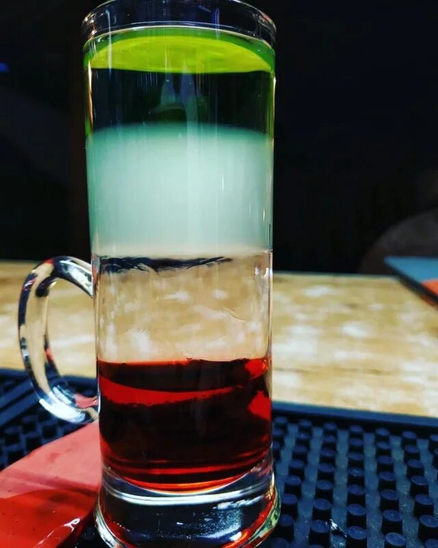 Самбука коктейль. Самбука с чем смешивать. Самбука сливки. Самбука егермейстер абсент. Самбука алкоголь.