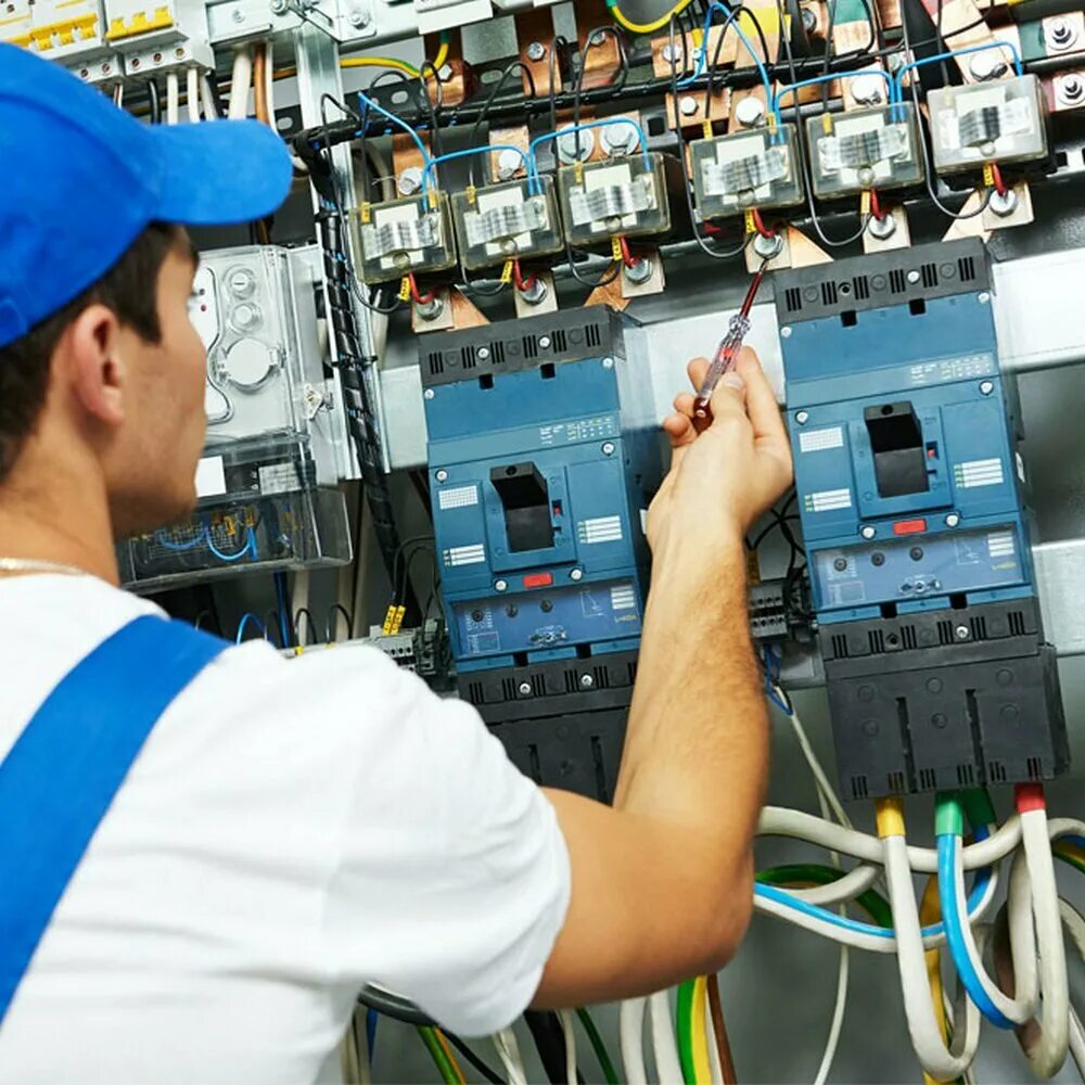 электромонтер по ремонту электрооборудования. профессия электромеханик сцб. электромеханика 20. инженер электромеханик. слесарь-электрик по ремонту электрооборудования.