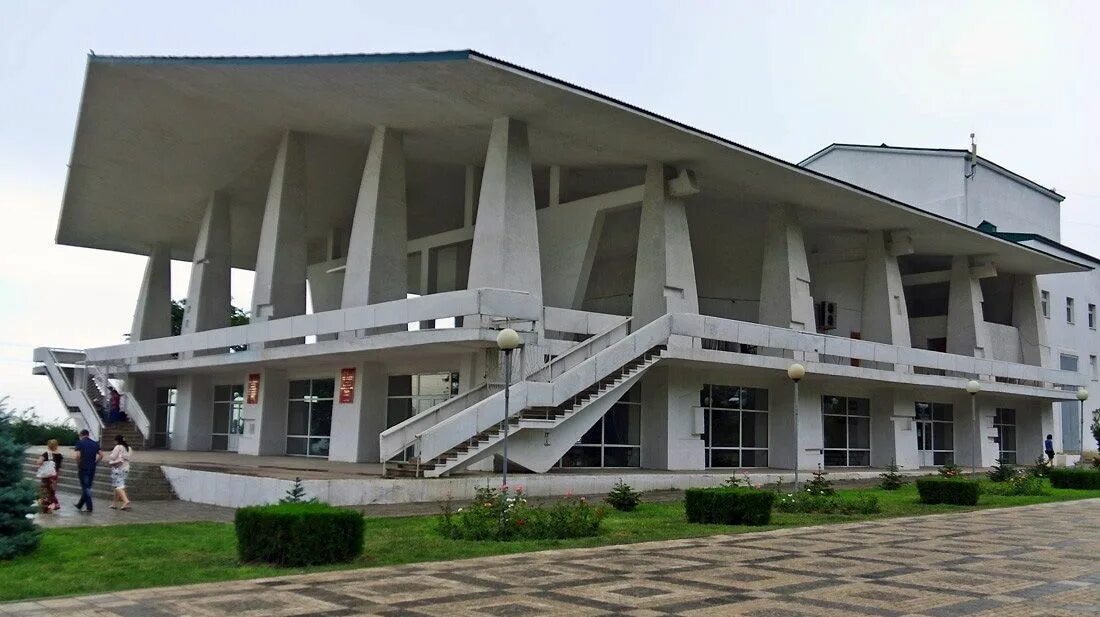 Аварский музыкально-драматический театр им. Аварский театр кафе. Аварский театр имени гамзата цадасы. Аварский театр имени гамзата цадасы, махачкала. Аварский музыкально-драматический театр им.