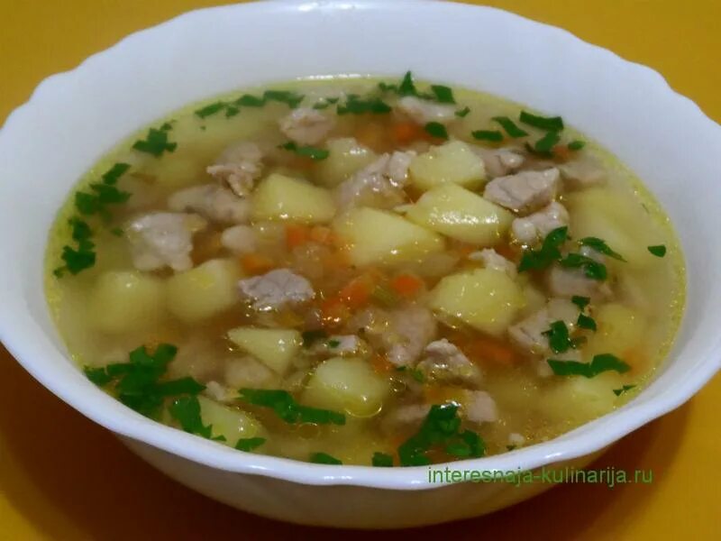 Суп мясной с картофелем. Суп со свининой и картошкой. Суп со свининой и картошкой. Рецепт картофельного супа с мясом свинины. Рецепт картофельного супа с мясом свинины.