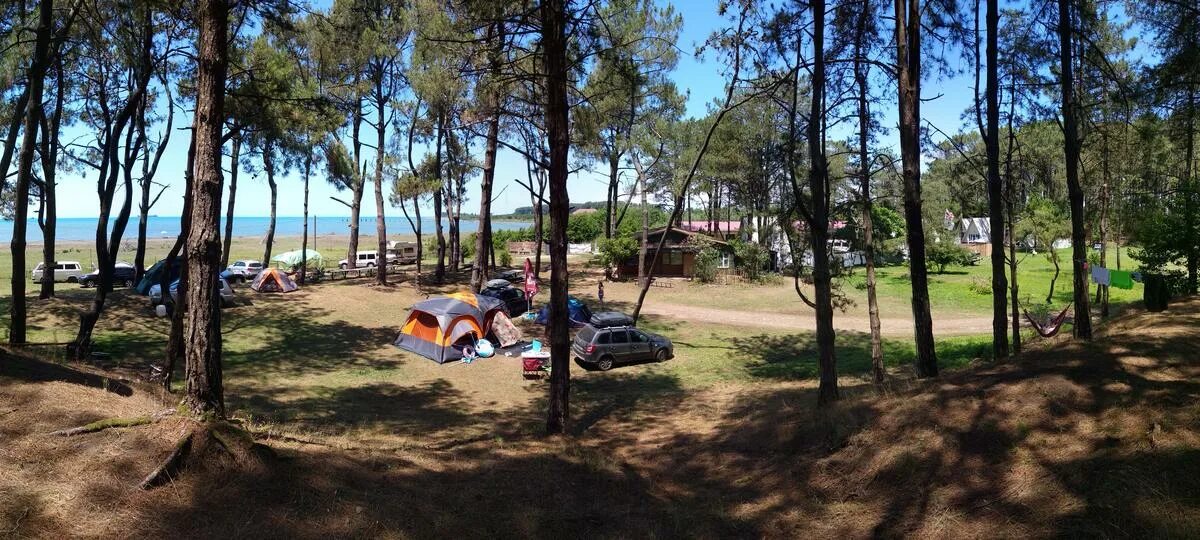 Camp black. Кемпинг Уреки Грузия. Кемпинг Григолети Black Sand. Уреки Грузия палаточный лагерь. Кемпинг черные Пески Уреки.