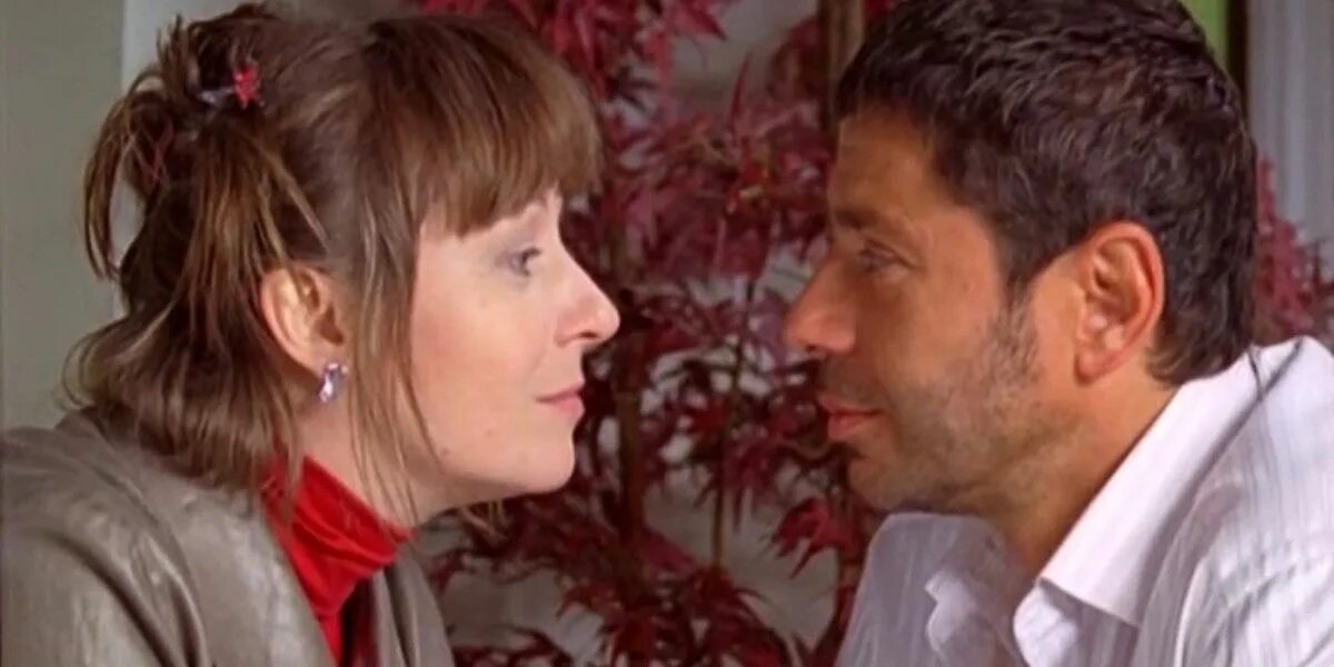 Медаль красавицы. Умница красавица слушать. Медаль красотка. Стикер умница и красавица. Умница, красавица.