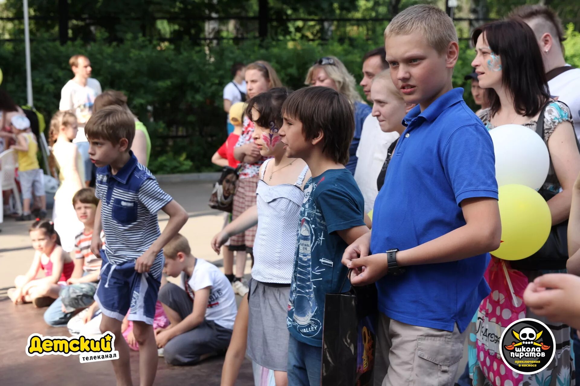 канал детский новости. телеканал детский приключения. телеканал детский герои. детская телестудия. картинки на канале детский.