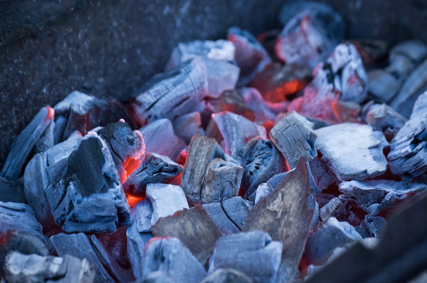 Огонек и уголек. Раскаленный камень. Уголёк мой уголёк на окурке. Горящие камни. Уголёк lx24.