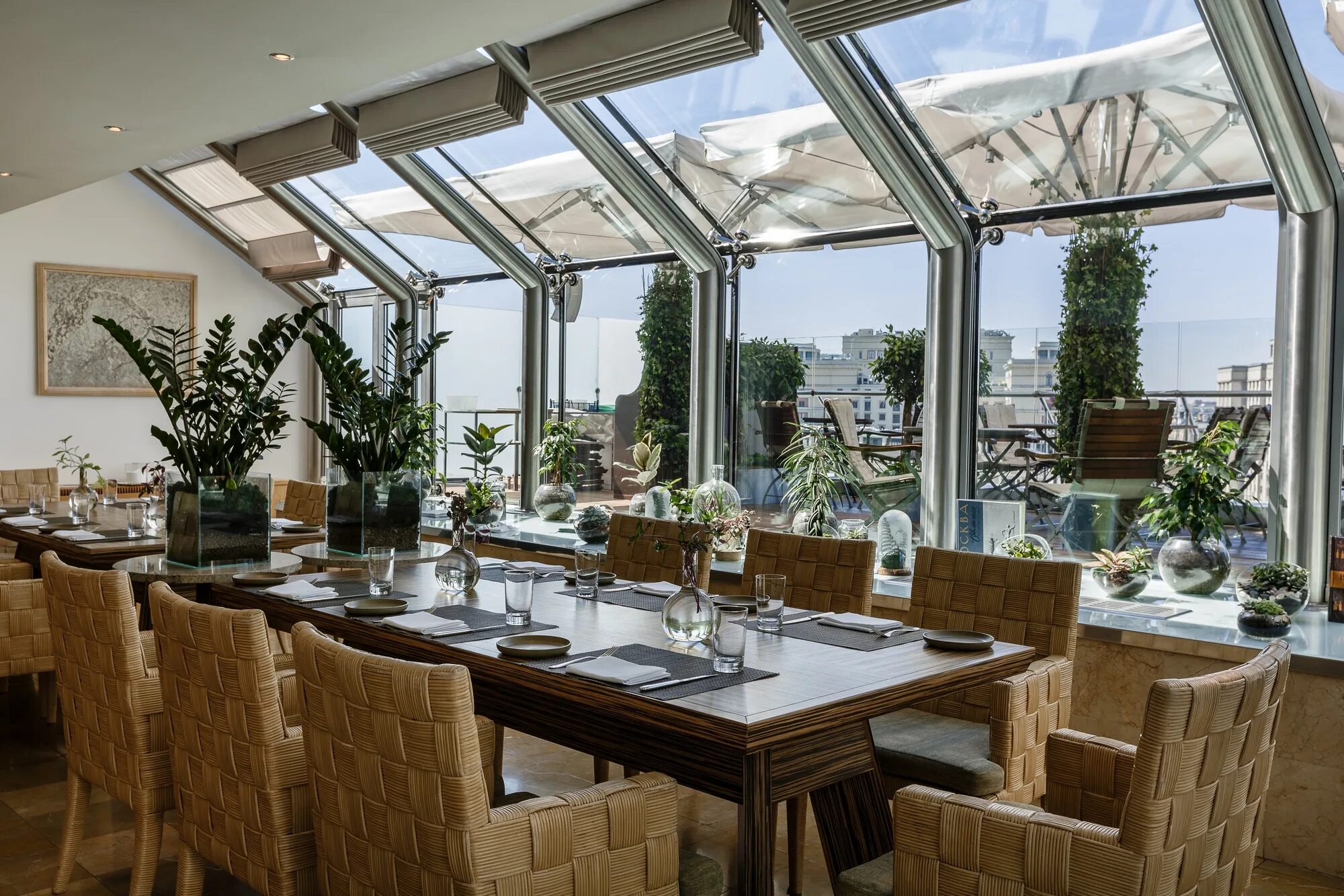 Ресторан после. Ресторан после. Помещение до ремонта кафе. Ресторан аист новиков. Ростов ресторан ивлева покровские ворота.