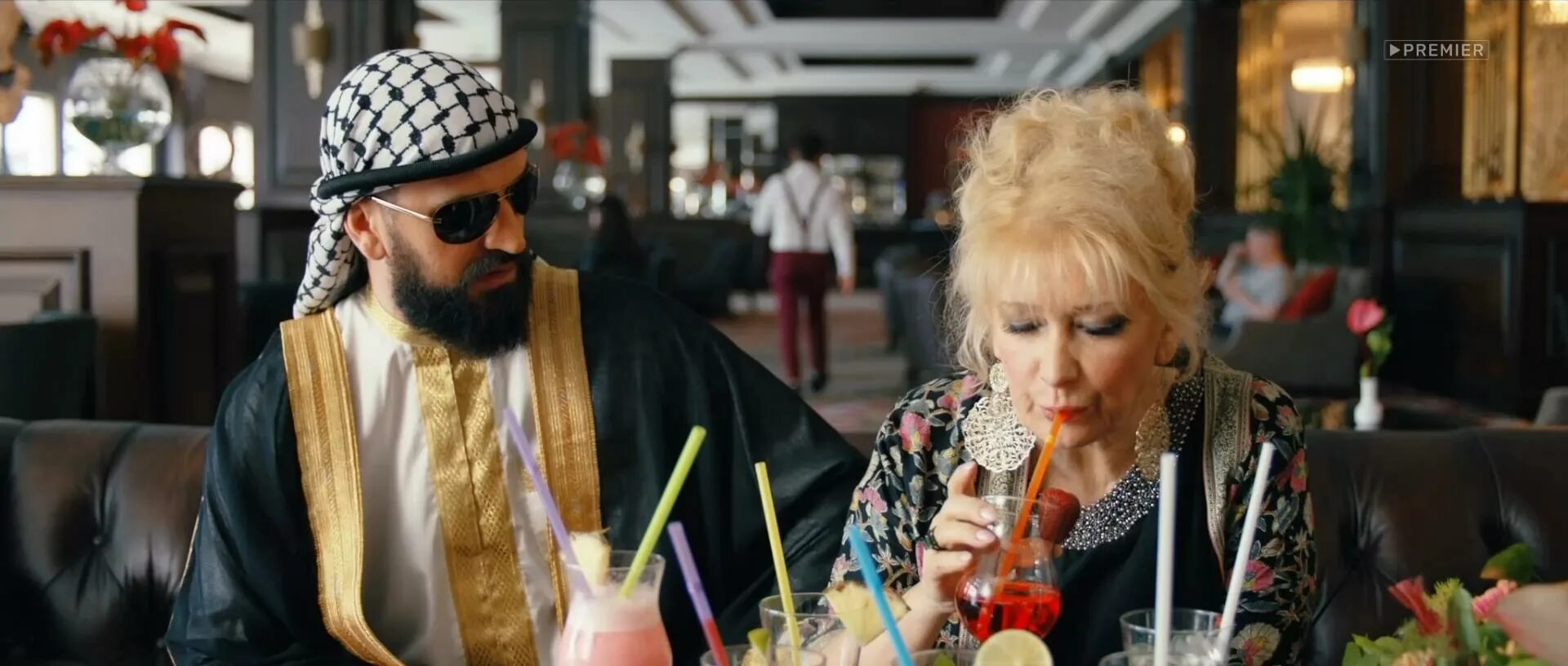 Жаркие недели 2021. Любовь в жаркие недели 1 сезон. Зоя бербер и роман попов в сериале. Любовь в жаркие дни недели сериал. Жаркие недели 2021.