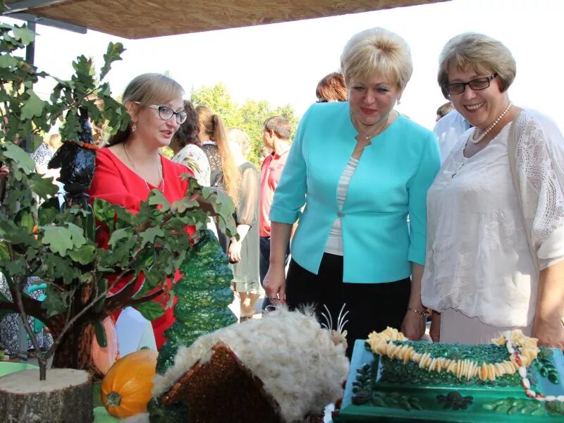 Ярмарка Ртищево. Погода в Ртищево. Краснозерское 90 лет. 90 Лет району.