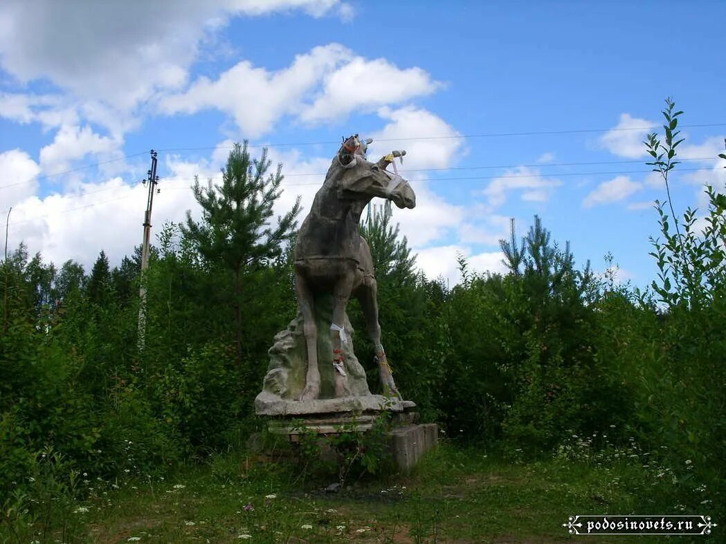 Памятник лосю в Вологодской области. Памятник лосю в Усть Алексеево Вологодской области. Лось в Вологодской области. Слободской Кировской области Лось достопримечательность.