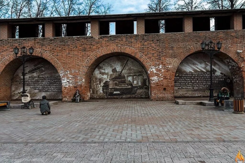 Память великий новгород. Мемориал горьковчане фронту Нижний Новгород. Панно наша победа в Нижнем Новгороде. Монумент наша победа Нижний Новгород. Нижегородский Кремль Нижний Новгород.