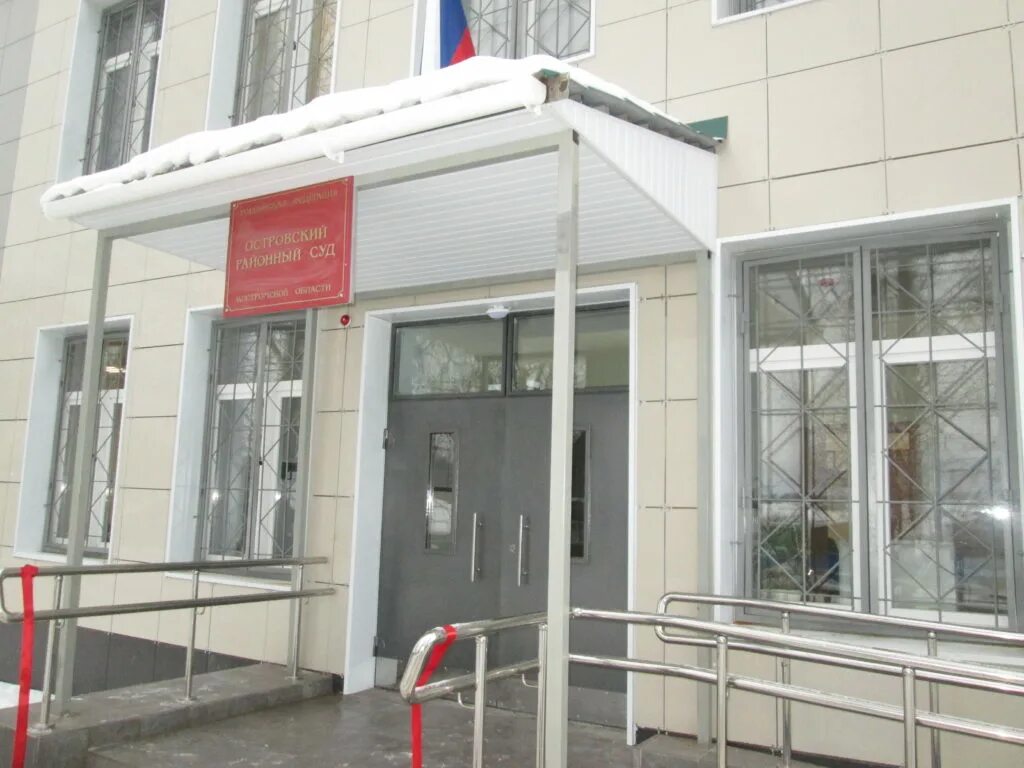 споры с застройщиками. судейский молоток и домик. продано молоток. жилищные споры с тсж. самовольная постройка.