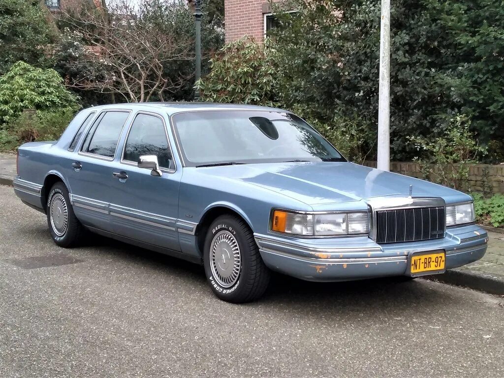 Таун кар 2. Lincoln Town car 1991. Lincoln Town car. Lincoln Town car 1991 года. Lincoln Town car 1990.