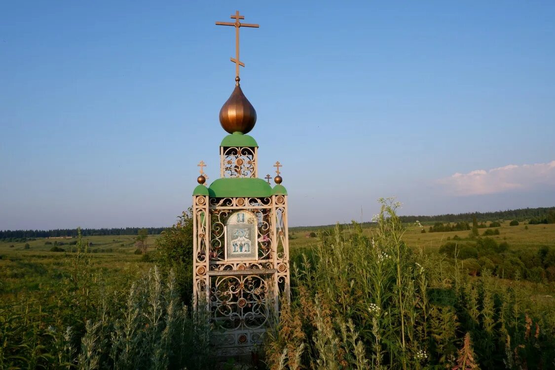 Погода в порозово. Деревня Порозово Пермский край. Октябрьский район Пермского края. Часовни в Перми. Часовня на берегу в Пермском крае.