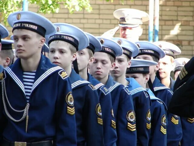 Дневник нахимовского училища. Последний звонок в Нахимовском училище Владивосток 2023. Бессонов физик Нахимовское училище. Нахимовское военно-Морское училище высшее образование. Нахимовское училище выпуск 2007-2010.