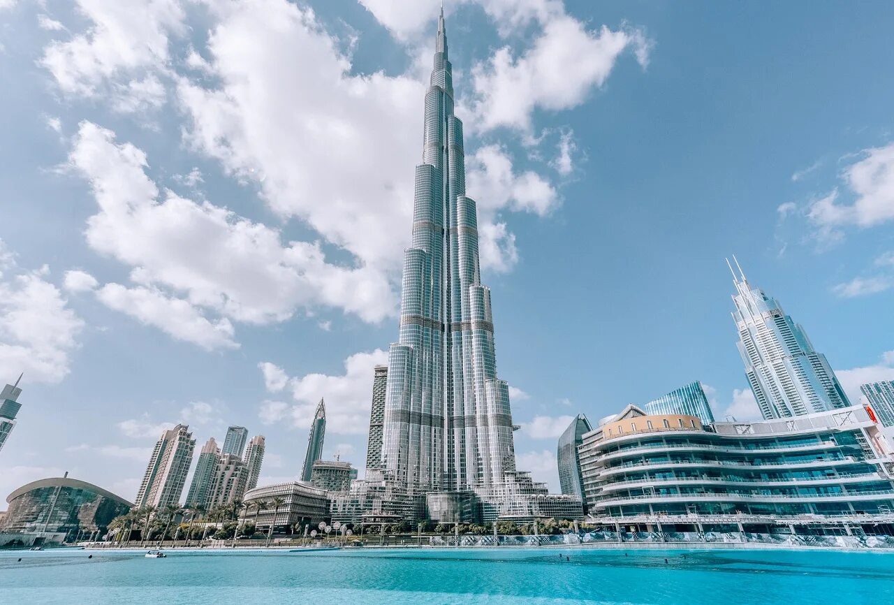 Бурдж халифа экскурсия цена. Башня Бурдж Халифа. Дубай Burj khalifa. Бурдж-Халифа (828 м). Дубай, ОАЭ. Небоскрёб Бурдж-Хали́фа (Дубай).