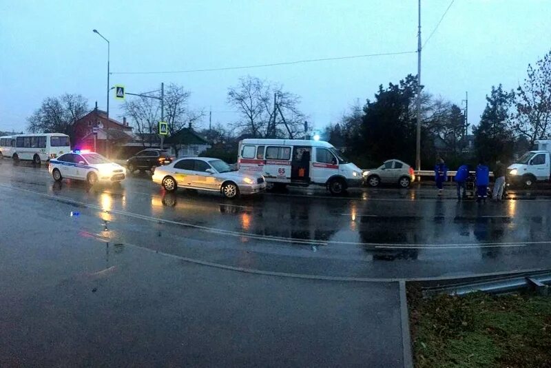 Авария вчера в городе Ейске. Авария в Ейском районе пос Октябрьский. Ейск происшествия сегодня. Авария в Ейске сегодня на Коммунистической. Хмельницкий новости последние новости на сегодня