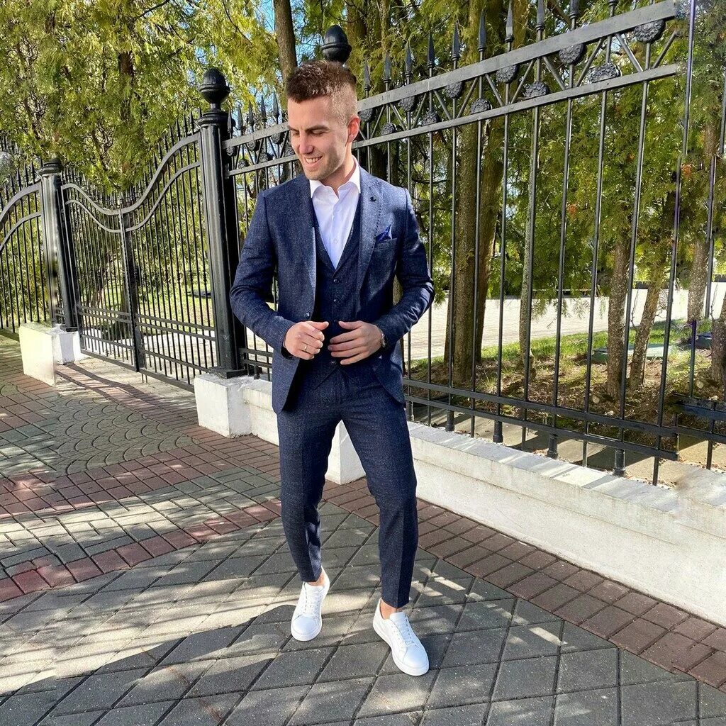 дешёвый магазин одежды мужской. парни в одежде из секонда. мужской костюм пижон. образ пижона. обувь пижон мужская.