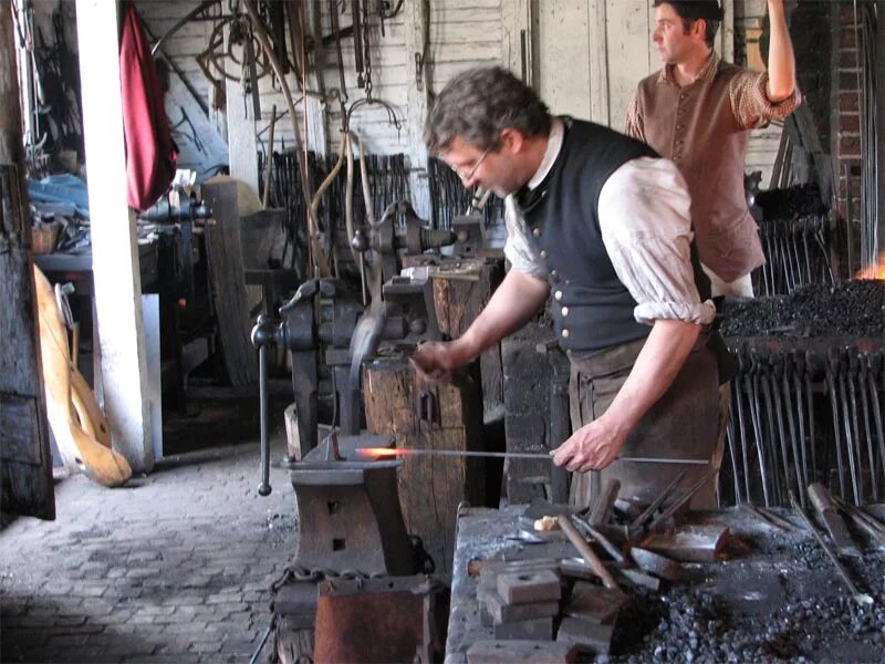 Н п кузнецы. Блэксмит кузнец оружейник. Blacksmith MC МВД. Американский кузнец.