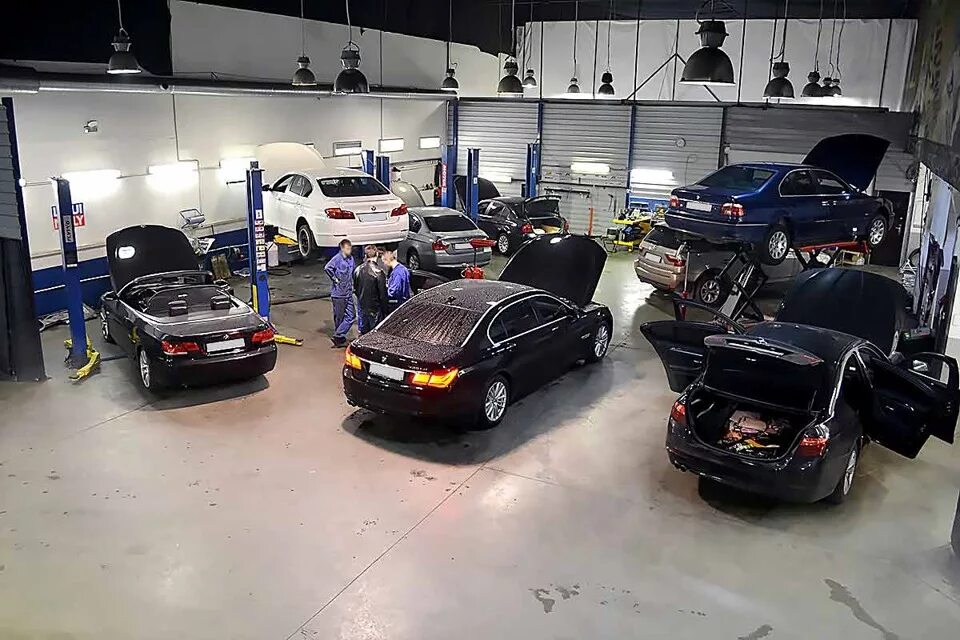 Бмв сто москва. Сервис bmw в москве. Автосервис bmw. Бмв сто москва. Лифан моторс рус мастер кузовного цеха.