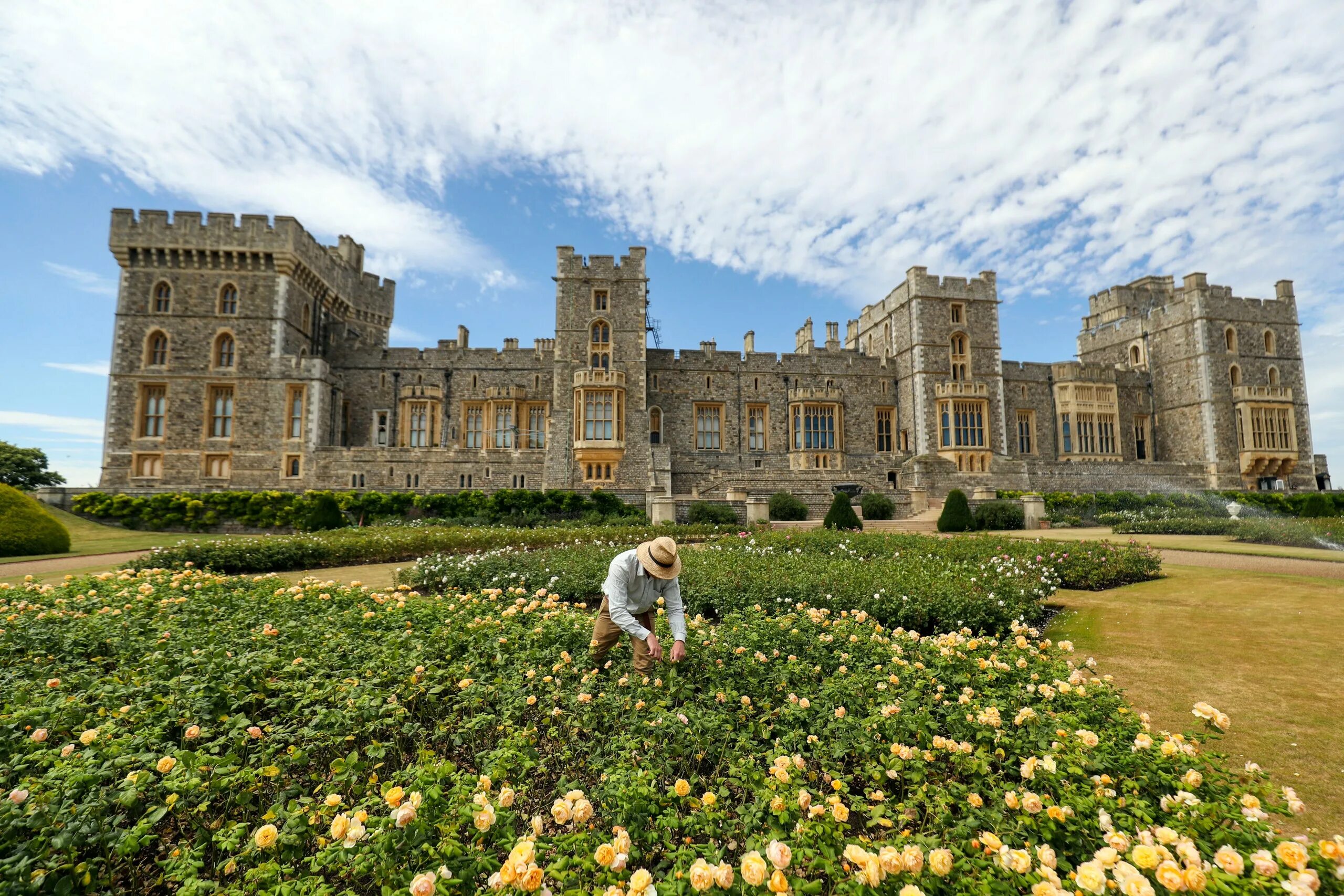 Queen to be reunited with Philip and her parents in Windsor