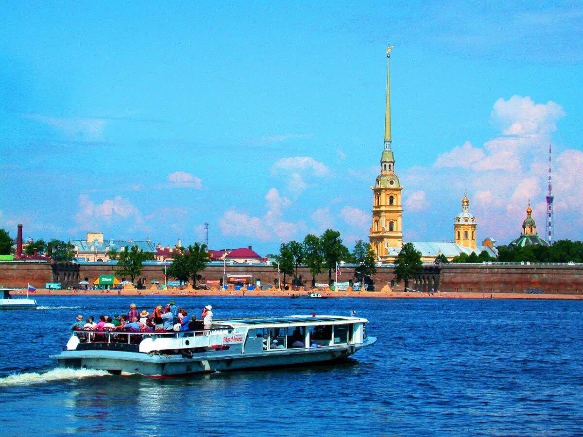 Речные прогулки по Неве в Санкт-Петербурге. Петропавловская крепость теплоходы теплоход. Петропавловская крепость в Санкт-Петербурге. Питер теплоходные экскурсии. Спб речные прогулки по каналам