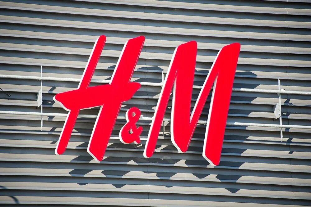 М дем. H M логотип. Значок магазин h&m. Значок эйч энд эм. Логотип магазина одежды HM.