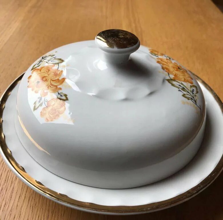 Масленка фарфор. Asa фарфоровая масленка a table. масленка фарфоровая на мельхиоровой подставке рига. перламутровые тарелки для торта рижский фарфор. масленка фарфор в виде торта полено.