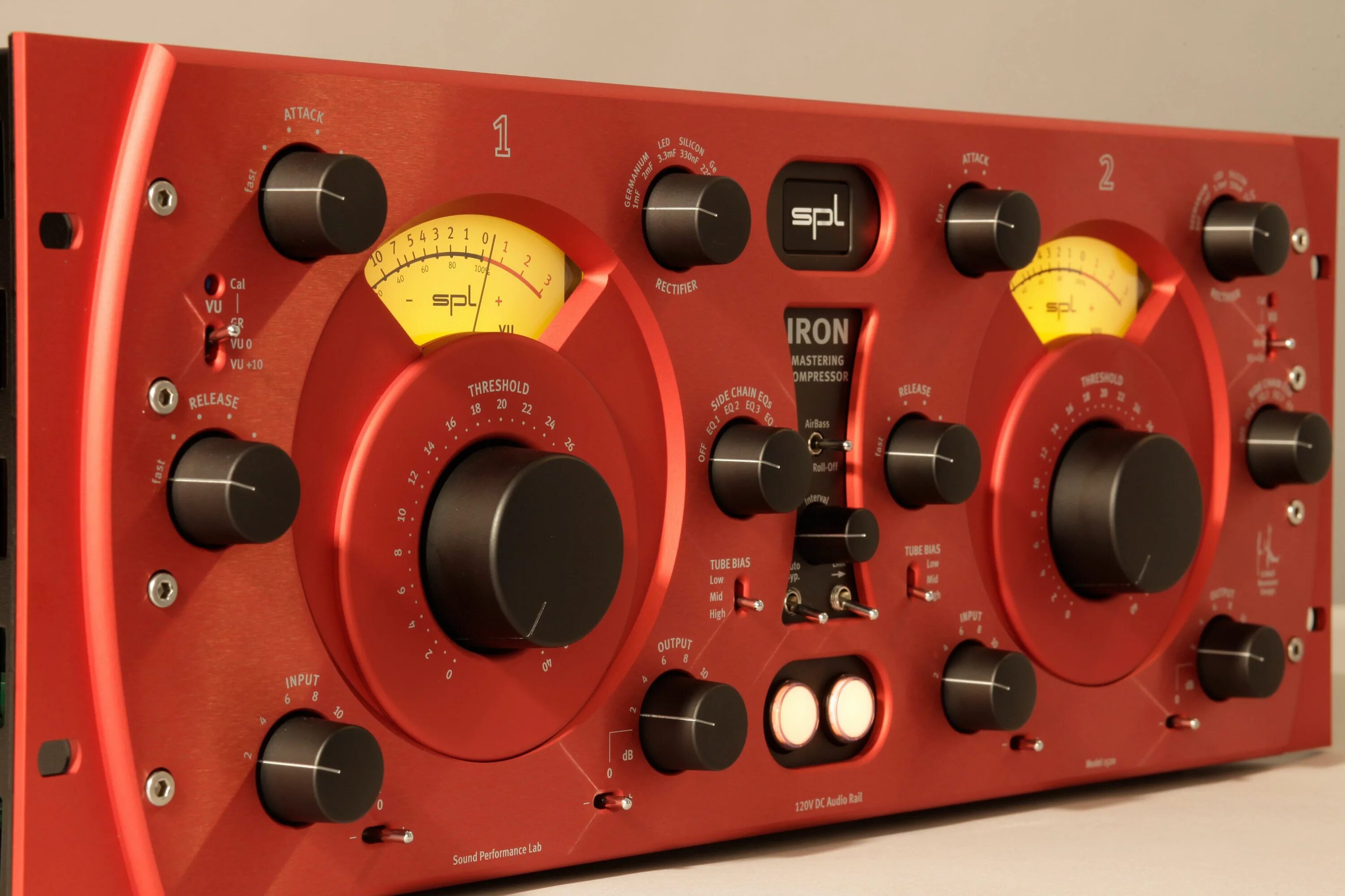 SPL Iron Mastering Compressor. Звуковой аналоговый компрессор. Аналоговый компрессор для студии. Компрессор для студии звукозаписи.