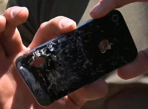 Телефон с дыркой в экране. Что будет после мобильных телефонов. Взорвался мобильный телефон. Влияние гаджетов на человека. Что будет после мобильных телефонов.