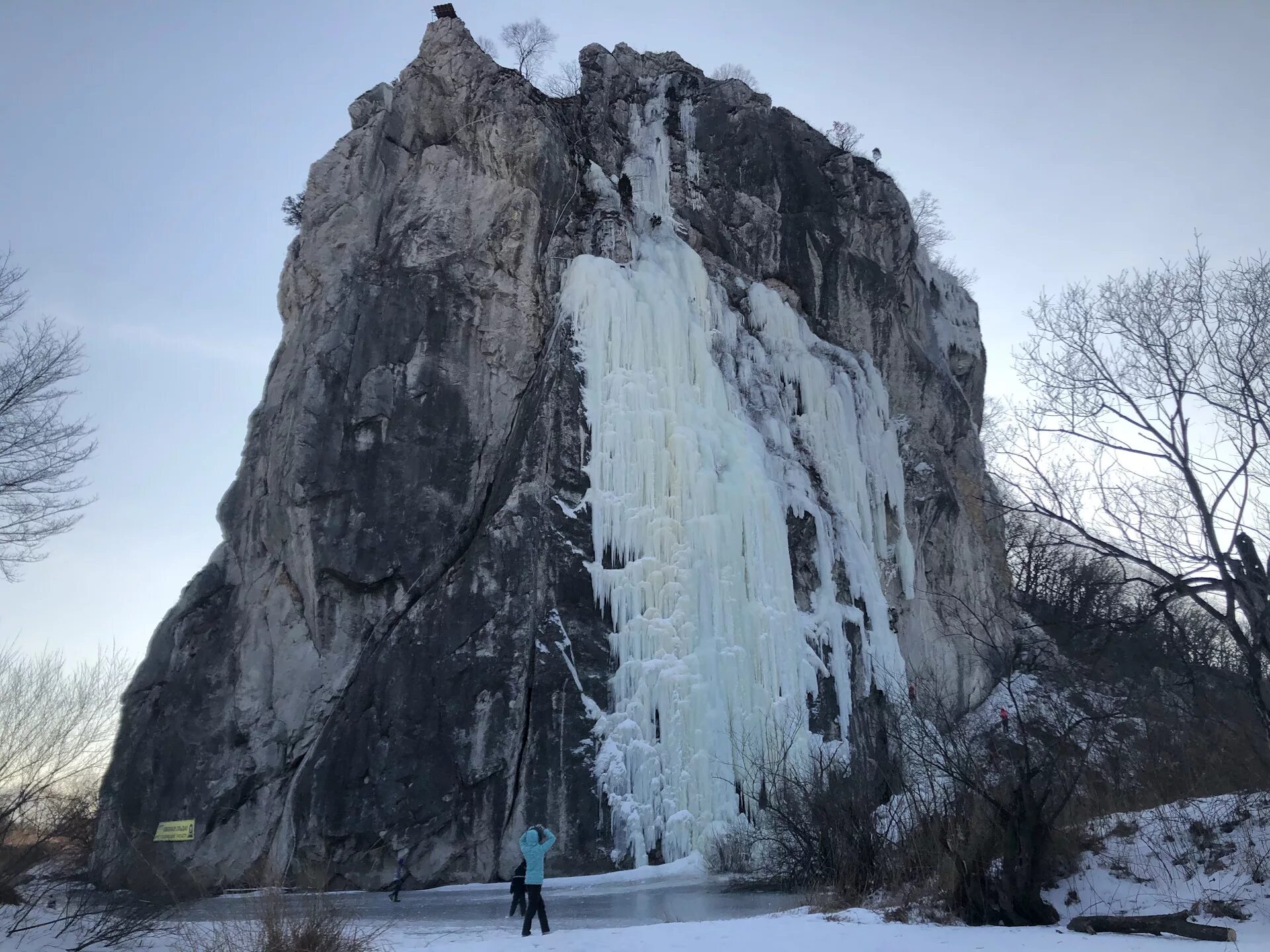 Скала пржевальского. Сосулька. Горы пржевальского приморский край. Скала пржевальского. Горы пржевальского приморский край.