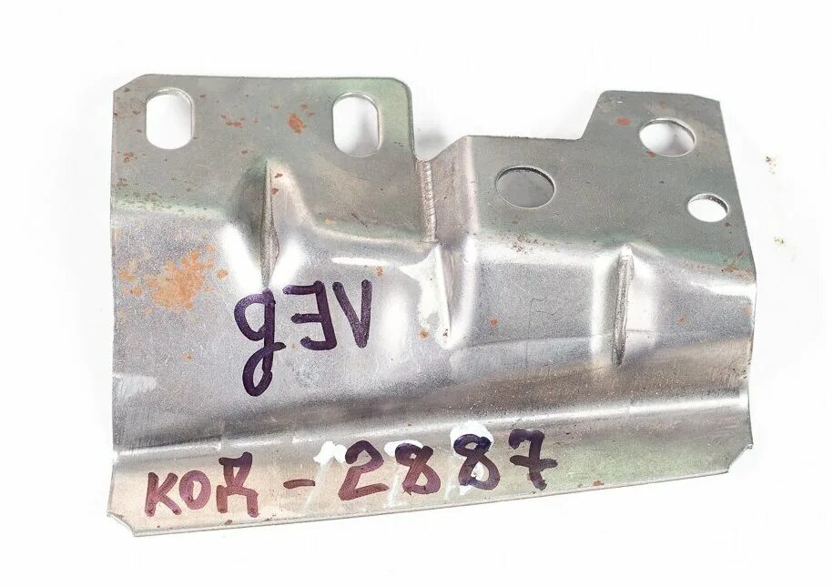 Крепление крыла ваз 2110. Кронштейн крепления крыла ваз-2108. Кронштейн крепления крыла гранта 2190. Крепление нижнее крыла ваз 2112. Ваз 2110 кронштейн переднего крыла.