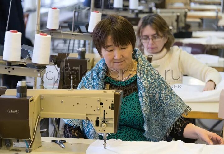 дюна-аст астрахань. женщины добровольцы. швейная промышленность. волонтер кристина астрахань. швея астрахань.