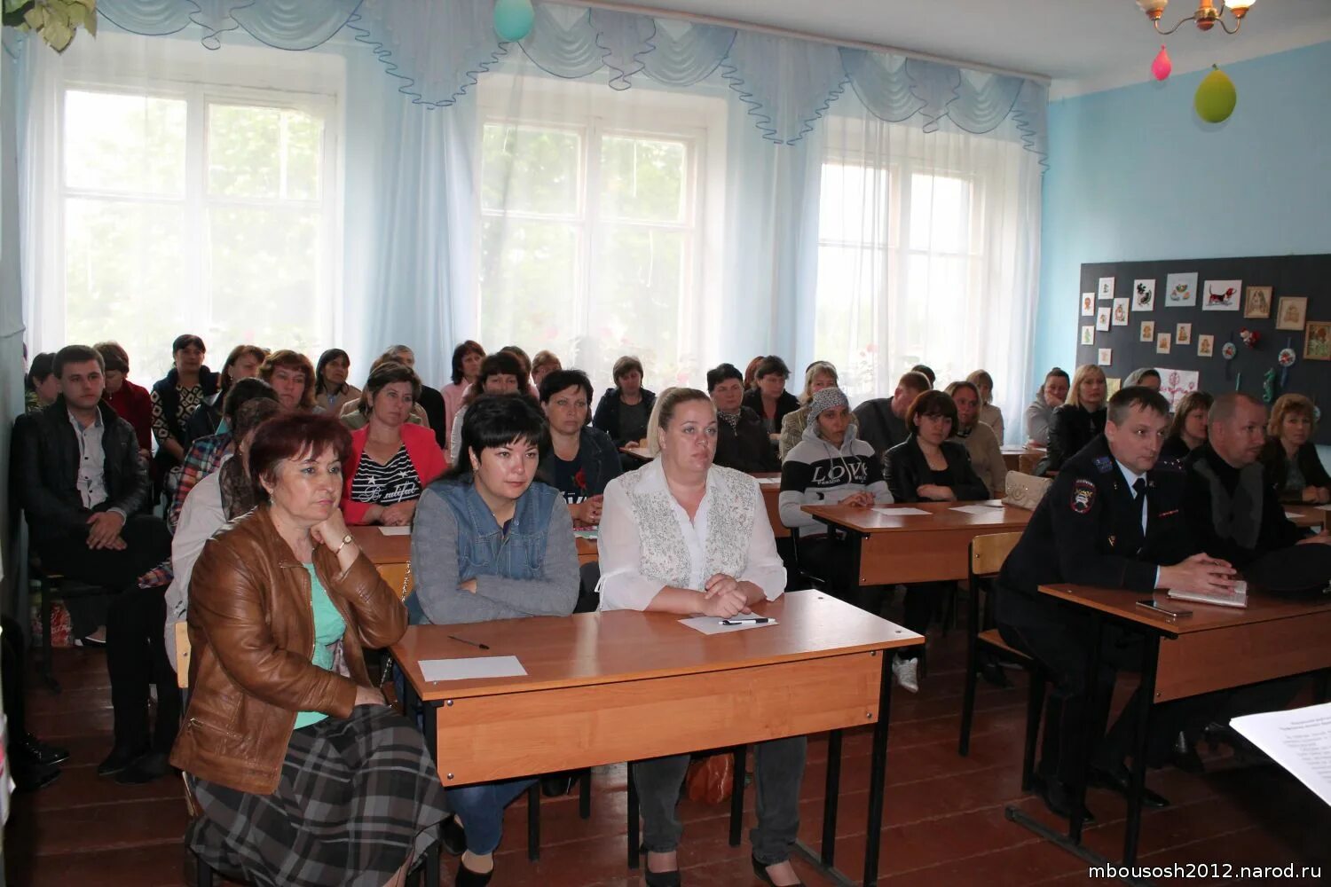 поселок октябрьский ванинский район. школа октябрьский ейского района. п. мбоу сош п октябрьский. школа в каменский район октябрьский.