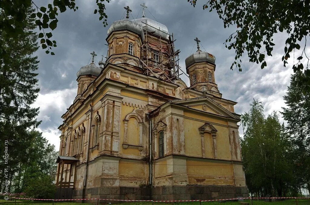 вытегра город. сретенская церковь окрашенная вытегра. церковь сретения господня (вытегра). храм сретения господня вытегра. церковь в вытегре фото.