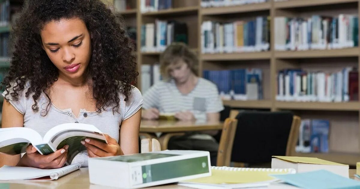 Students in campus. Студенты сша. Учеба в универе. Ghent university students. First year at university.