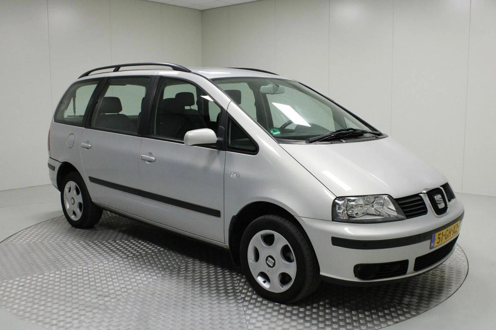 Seat alhambra 2000. Seat alhambra 2022. Seat alhambra с 1996–2000 г. Сеат альхамбра 2000. Сеат минивэн альхамбра.
