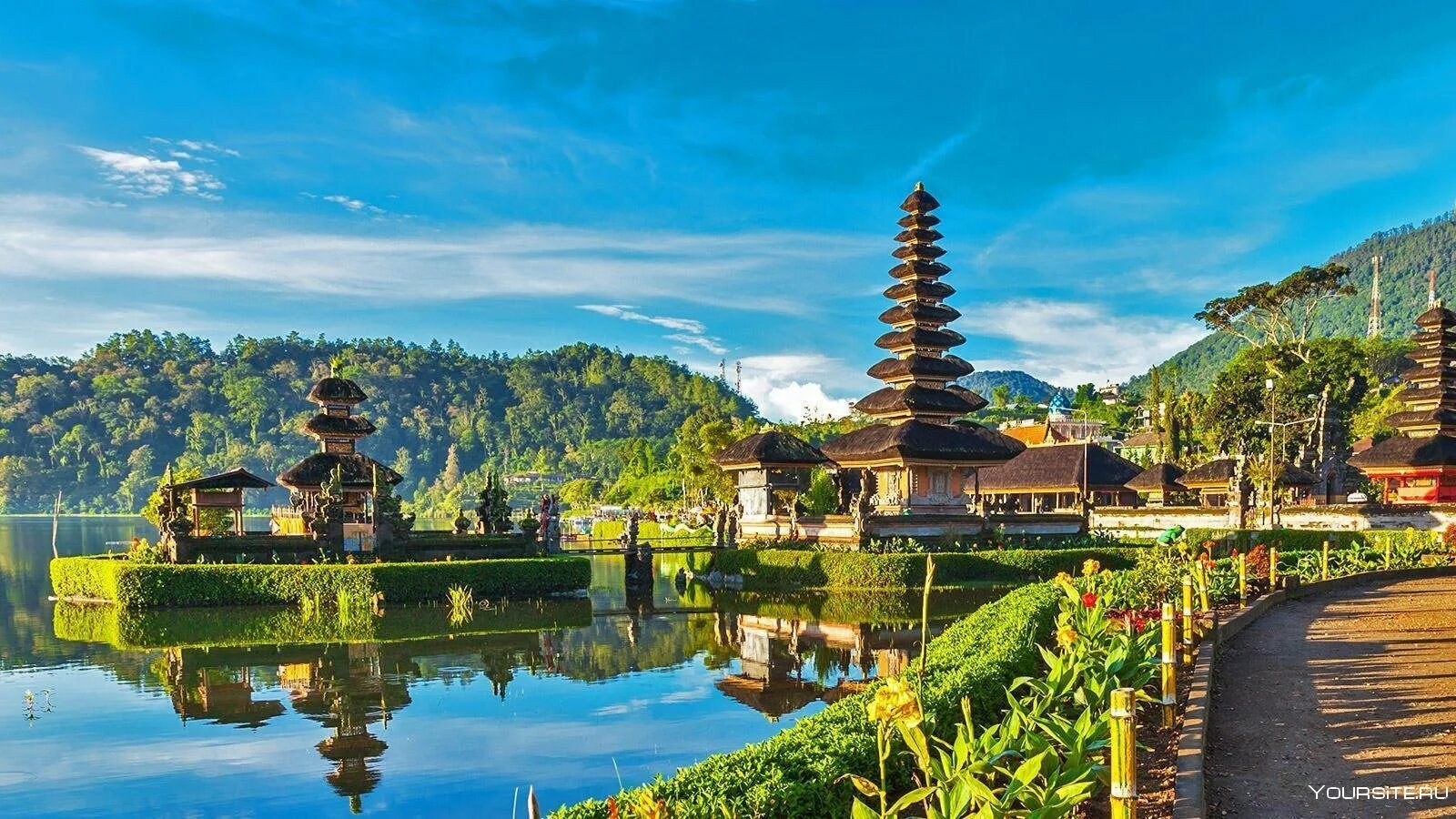 Индонезия Бали. Храм улун дану Бали. Кинтамани Бали. Бали (остров в малайском архипелаге).