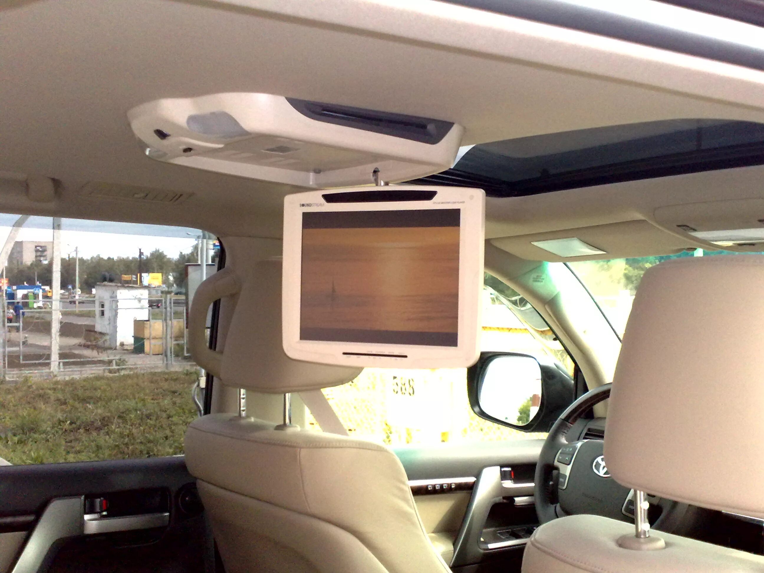 Подлокотник консольный для vw t5, т6, т6. Экран потолочный. Потолочный монитор в фольксваген каравелла. Установка потолочного монитора. Потолочный монитор 17.