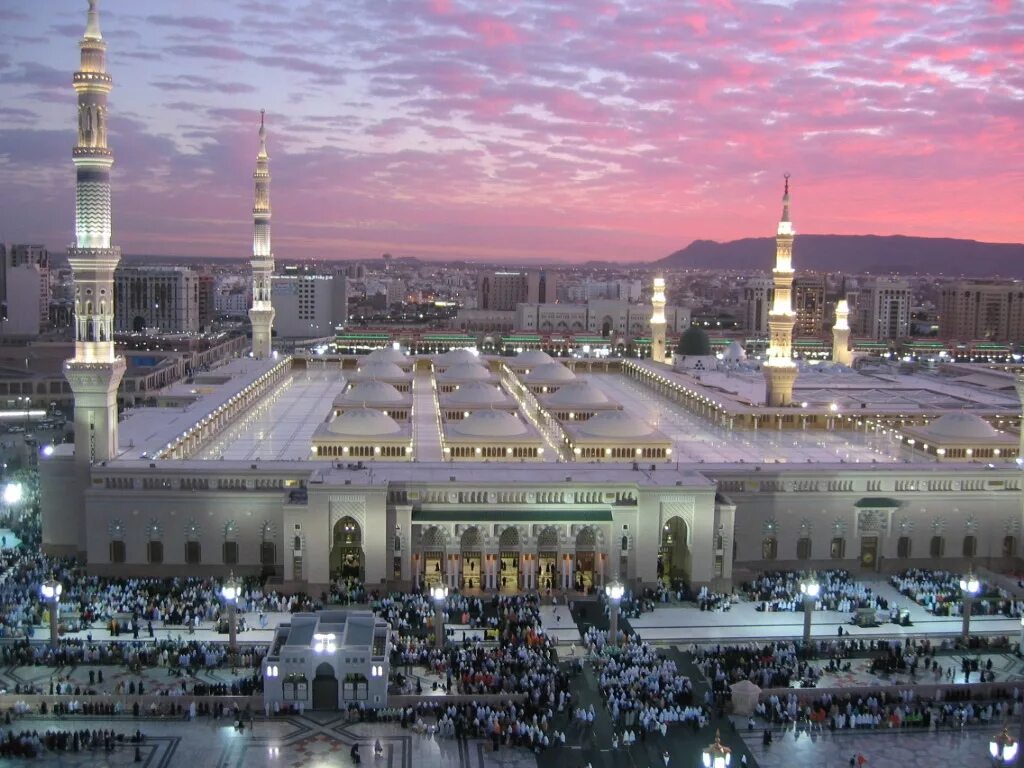 Медина что это. Саудовская Аравия Мадина макка. Мечеть пророка в Мекке. Мечеть Аль-харам Саудовская Аравия. Аль-Набави (мечеть пророка) в Медине.
