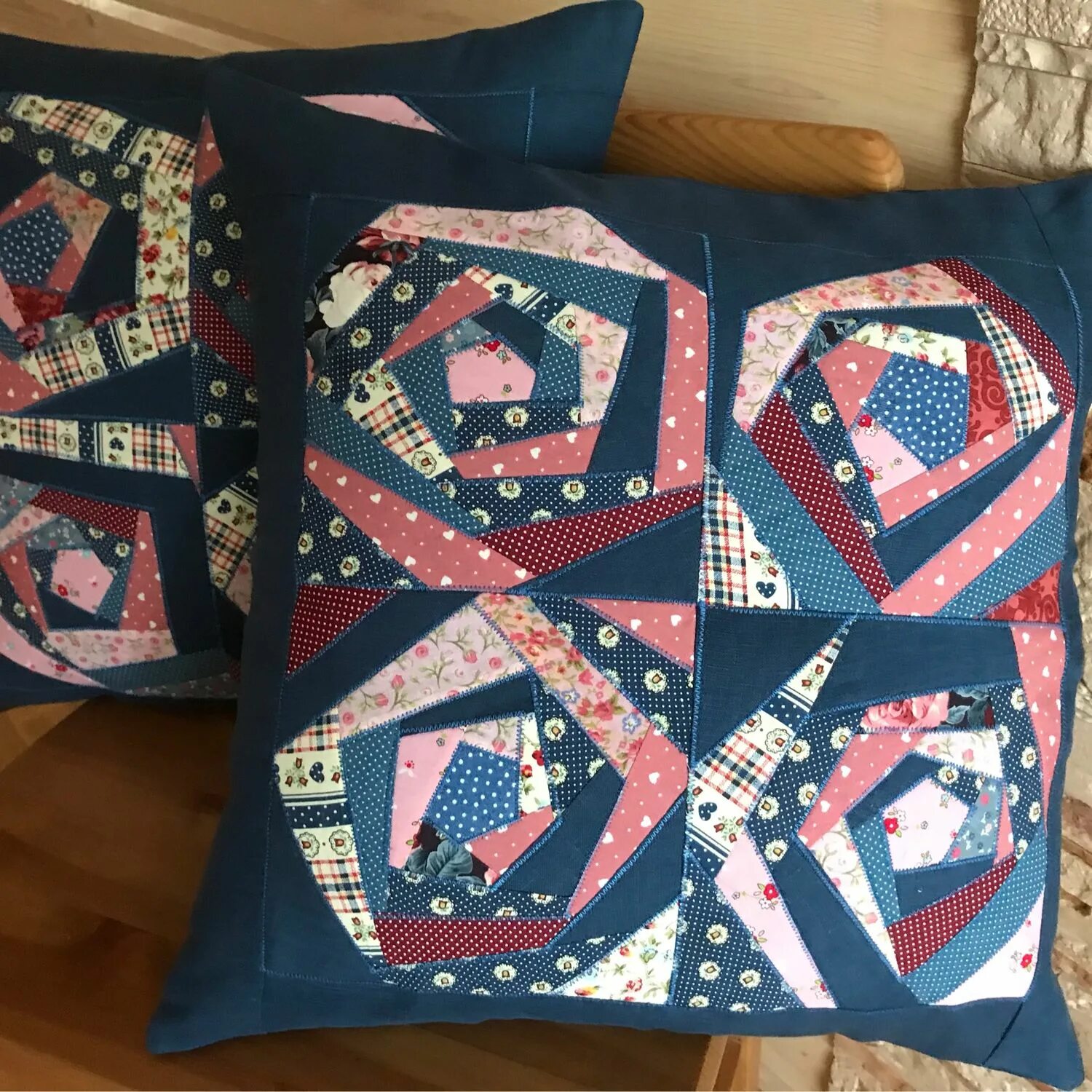 Изделия техникой пэчворк. Пэчворк подушки.